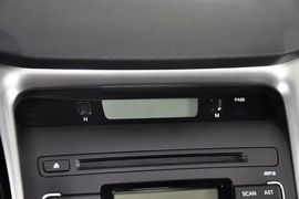 2014款现代索纳塔八2.4L自动领先版