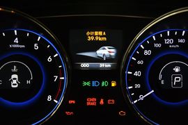 2014款现代索纳塔八2.4L自动领先版