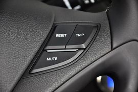 2014款现代索纳塔八2.4L自动领先版