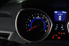 2012款现代朗动1.6L