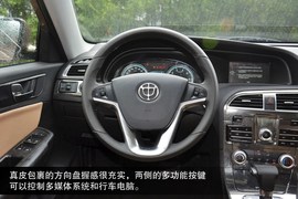 2014款中华H530到店图解