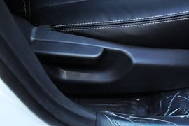 2014款比亚迪速锐1.5L手动尊贵型