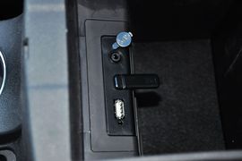 2014款比亚迪速锐1.5L手动尊贵型