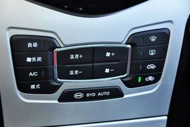 2014款比亚迪速锐1.5L手动尊贵型