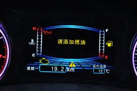 2014款比亚迪速锐1.5L手动尊贵型