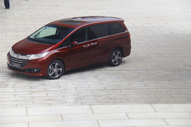 奥德赛2.4L至尊版试驾