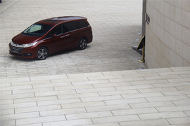 奥德赛2.4L至尊版试驾