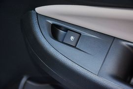 2015款雪佛兰科鲁兹1.5L自动精英版
