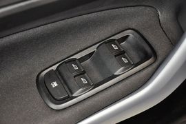 2013款福特嘉年华两厢1.5L自动品尚型