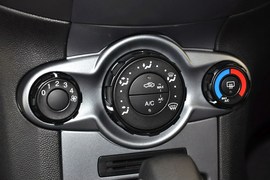 2013款福特嘉年华两厢1.5L自动品尚型