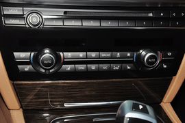 2013款宝马740Li领先型