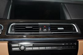 2013款宝马740Li领先型