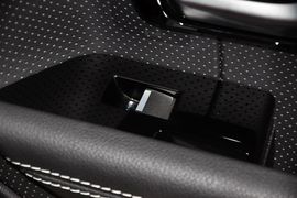 2015款揽胜极光2.0T