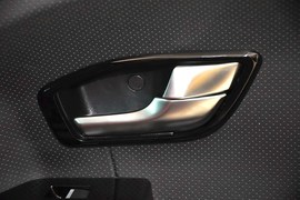 2015款揽胜极光2.0T