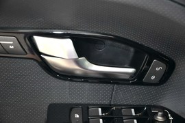 2015款揽胜极光2.0T