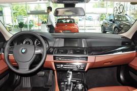 2014款宝马520i典雅型