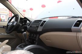 2009款陆风X8