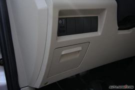 2009款陆风X8