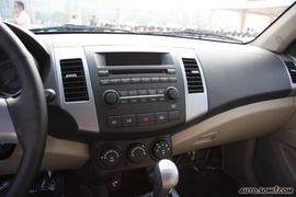 2009款陆风X8