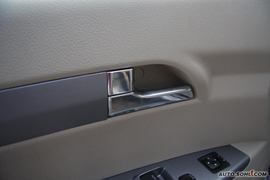 2009款陆风X8