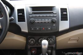 2009款陆风X8