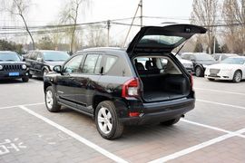 2014款Jeep指南者2.0L两驱进取版