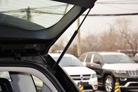 2014款Jeep指南者2.0L两驱进取版