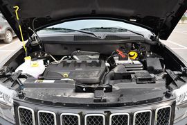 2014款Jeep指南者2.0L两驱进取版
