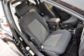 2014款Jeep指南者2.0L两驱进取版