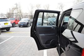 2014款Jeep指南者2.0L两驱进取版