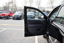 2014款Jeep指南者2.0L两驱进取版