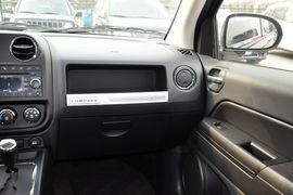 2014款Jeep指南者2.0L两驱进取版