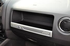 2014款Jeep指南者2.0L两驱进取版