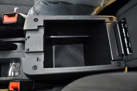 2014款Jeep指南者2.0L两驱进取版