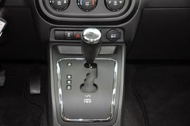 2014款Jeep指南者2.0L两驱进取版