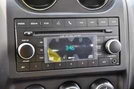 2014款Jeep指南者2.0L两驱进取版