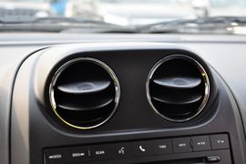 2014款Jeep指南者2.0L两驱进取版