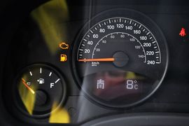 2014款Jeep指南者2.0L两驱进取版