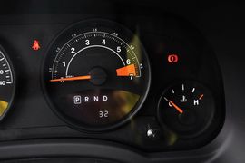 2014款Jeep指南者2.0L两驱进取版