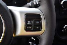 2014款Jeep指南者2.0L两驱进取版