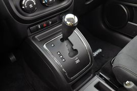 2014款Jeep指南者2.0L两驱进取版