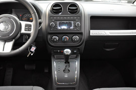 2014款Jeep指南者2.0L两驱进取版