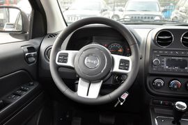 2014款Jeep指南者2.0L两驱进取版
