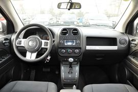 2014款Jeep指南者2.0L两驱进取版
