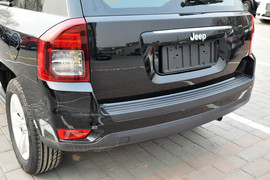 2014款Jeep指南者2.0L两驱进取版