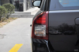 2014款Jeep指南者2.0L两驱进取版