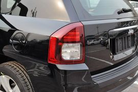 2014款Jeep指南者2.0L两驱进取版