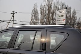 2014款Jeep指南者2.0L两驱进取版