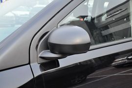 2014款Jeep指南者2.0L两驱进取版