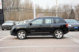 2014款Jeep指南者2.0L两驱进取版